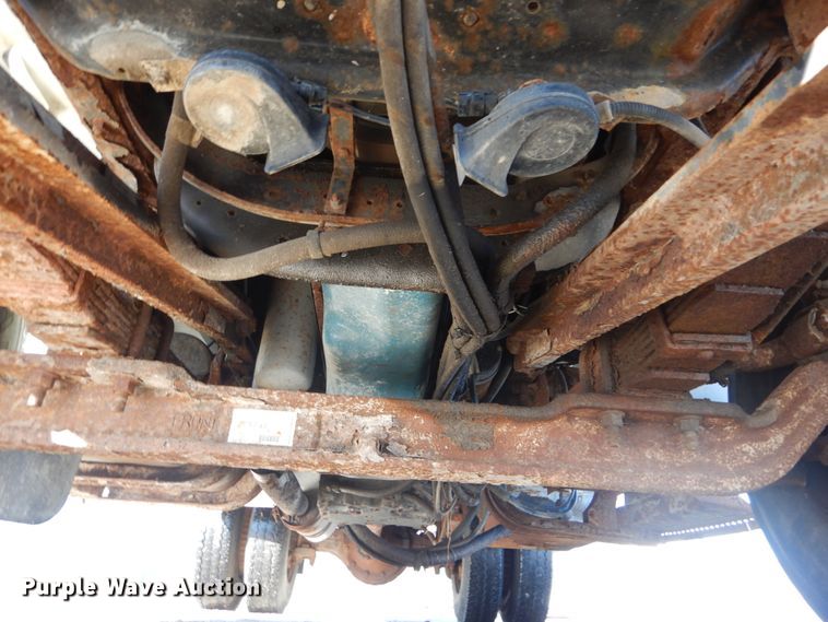 image for item HV9612 2001 International 4900  dump truck