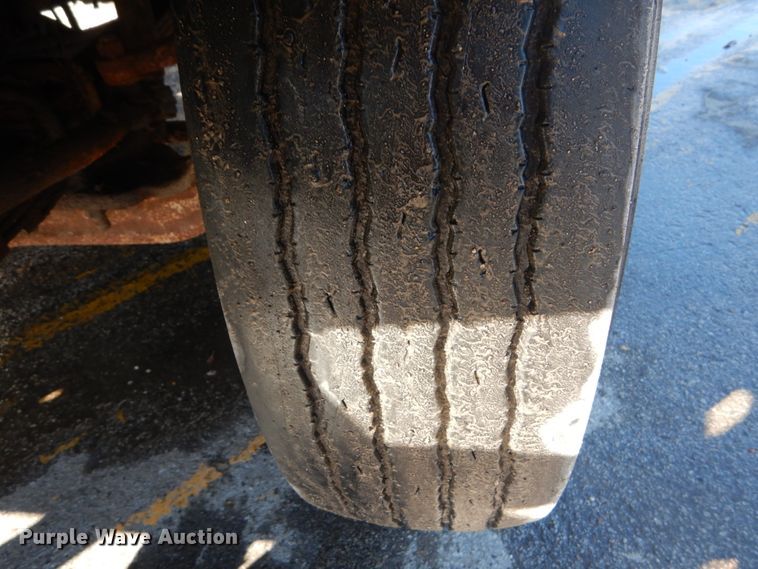 image for item HV9612 2001 International 4900  dump truck