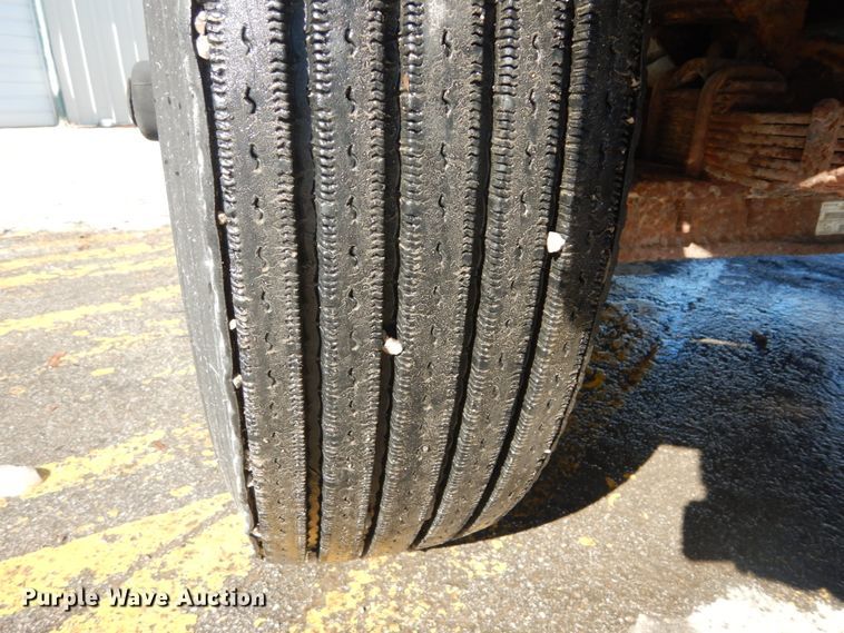 image for item HV9612 2001 International 4900  dump truck