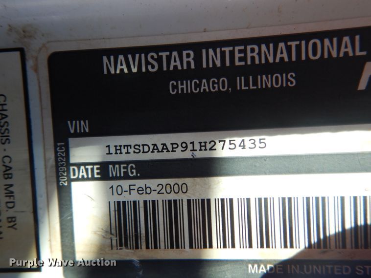 image for item HV9612 2001 International 4900  dump truck