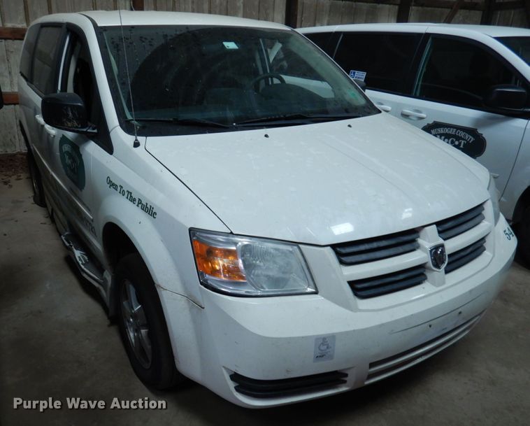 image for item HW9851 2010 Dodge Grand Caravan  van