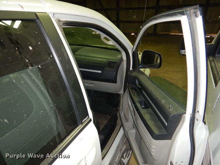 image for item HW9851 2010 Dodge Grand Caravan  van