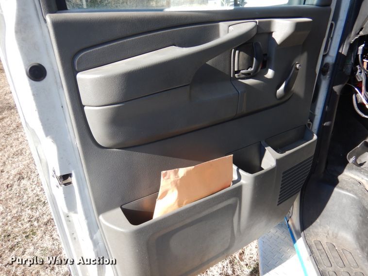 image for item HW9854 2010 Chevrolet Express  shuttle bus