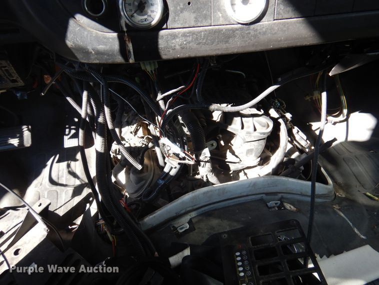 image for item HW9854 2010 Chevrolet Express  shuttle bus