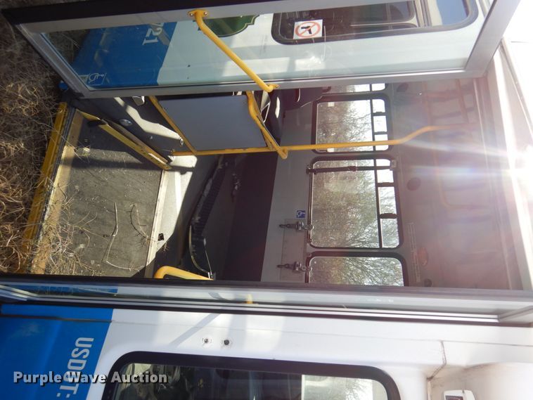 image for item HW9854 2010 Chevrolet Express  shuttle bus