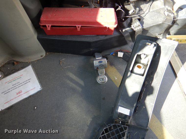 image for item HW9854 2010 Chevrolet Express  shuttle bus