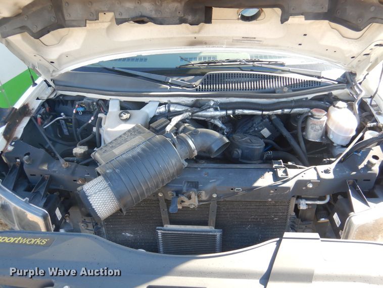 image for item HW9854 2010 Chevrolet Express  shuttle bus