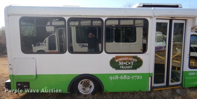 image for item HW9855 2010 Chevrolet Express  shuttle bus