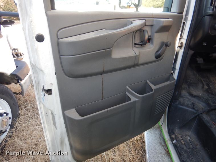 image for item HW9855 2010 Chevrolet Express  shuttle bus