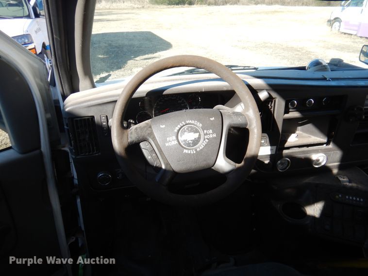 image for item HW9855 2010 Chevrolet Express  shuttle bus