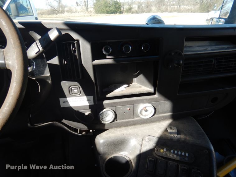 image for item HW9855 2010 Chevrolet Express  shuttle bus