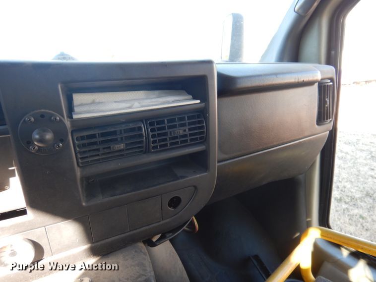 image for item HW9855 2010 Chevrolet Express  shuttle bus