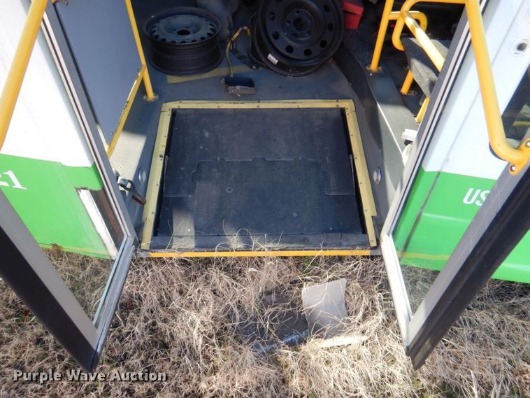 image for item HW9855 2010 Chevrolet Express  shuttle bus