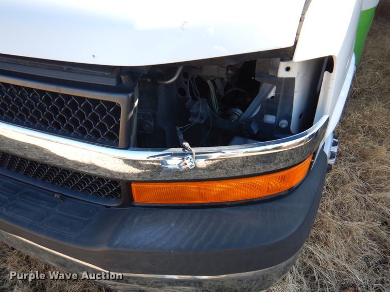 image for item HW9855 2010 Chevrolet Express  shuttle bus