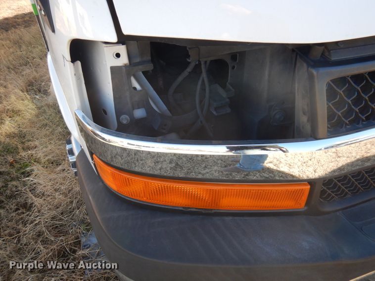 image for item HW9855 2010 Chevrolet Express  shuttle bus