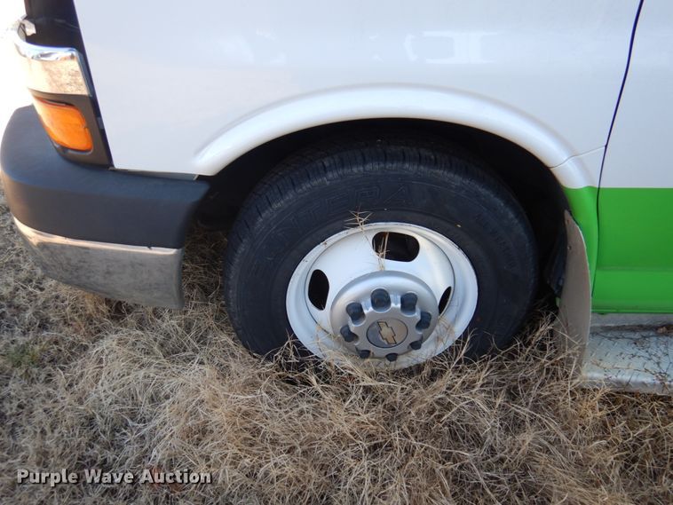 image for item HW9855 2010 Chevrolet Express  shuttle bus