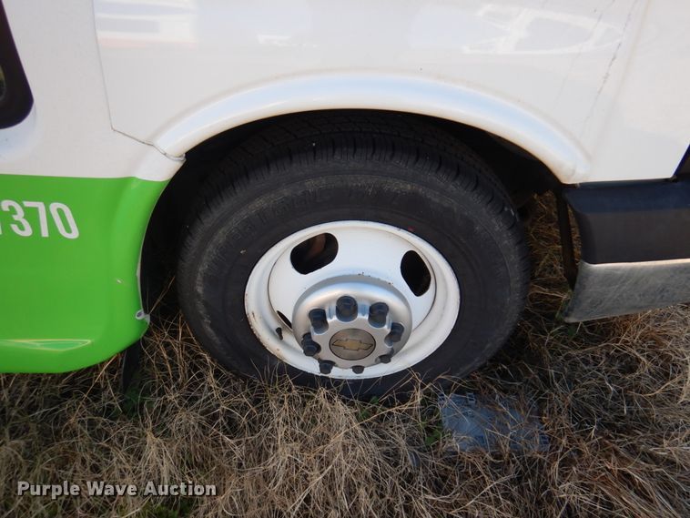 image for item HW9855 2010 Chevrolet Express  shuttle bus