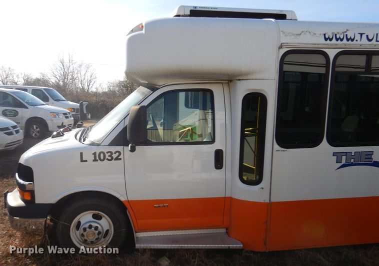 image for item HW9856 2010 Chevrolet Express  shuttle bus