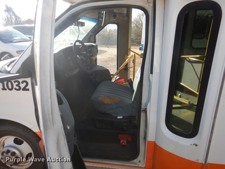 image for item HW9856 2010 Chevrolet Express  shuttle bus