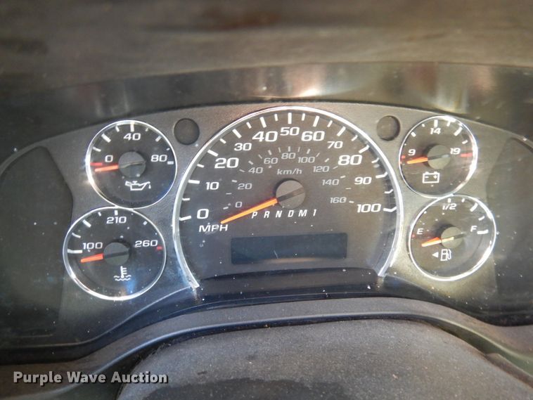 image for item HW9856 2010 Chevrolet Express  shuttle bus