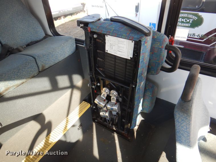 image for item HW9856 2010 Chevrolet Express  shuttle bus