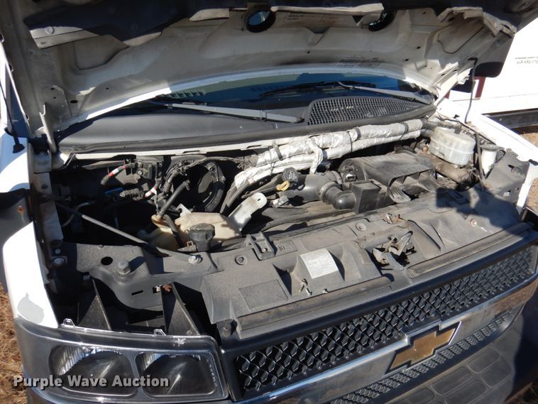 image for item HW9856 2010 Chevrolet Express  shuttle bus