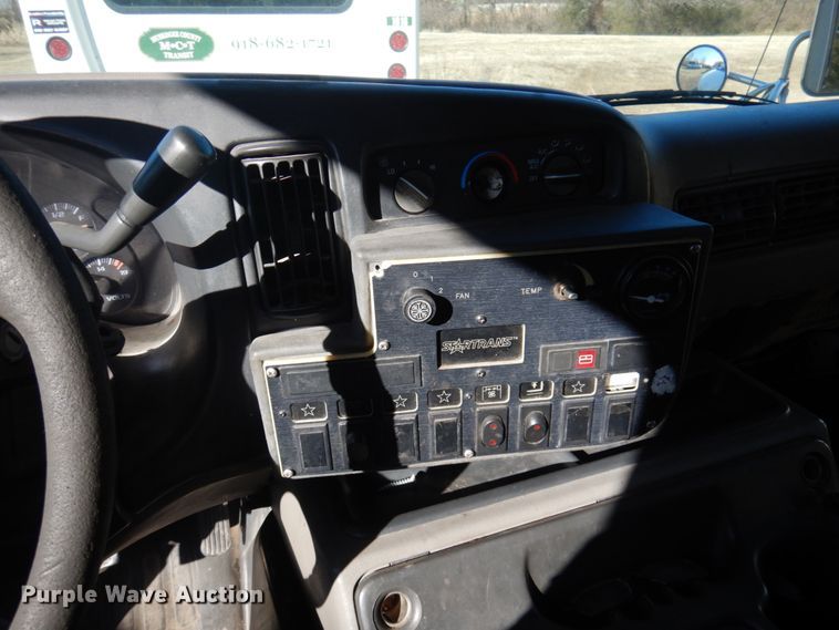 image for item HW9857 2000 Chevrolet Express  shuttle bus