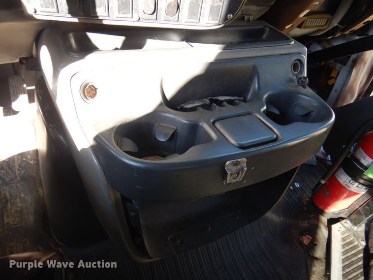 image for item HW9857 2000 Chevrolet Express  shuttle bus