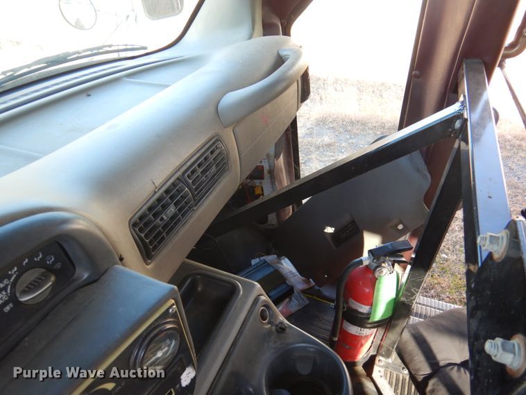 image for item HW9857 2000 Chevrolet Express  shuttle bus