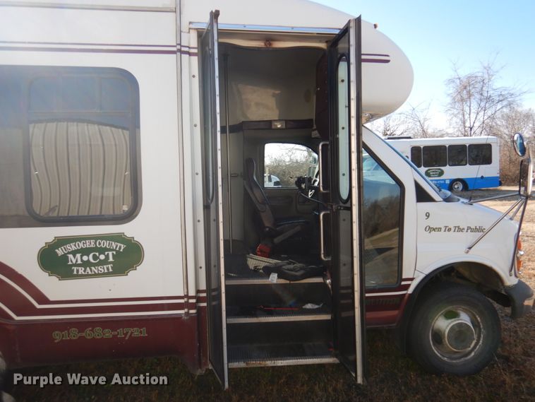 image for item HW9857 2000 Chevrolet Express  shuttle bus