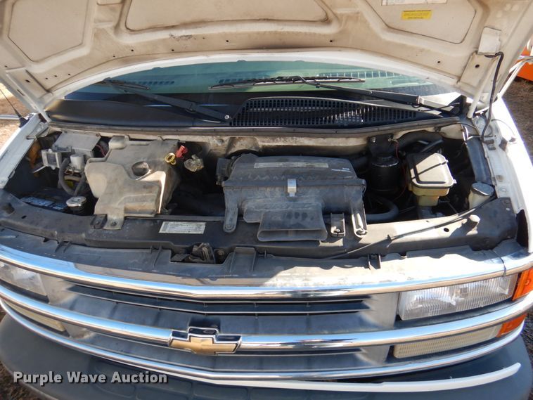 image for item HW9857 2000 Chevrolet Express  shuttle bus