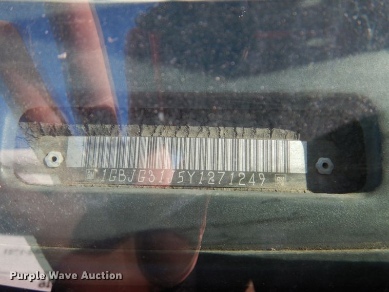 image for item HW9857 2000 Chevrolet Express  shuttle bus