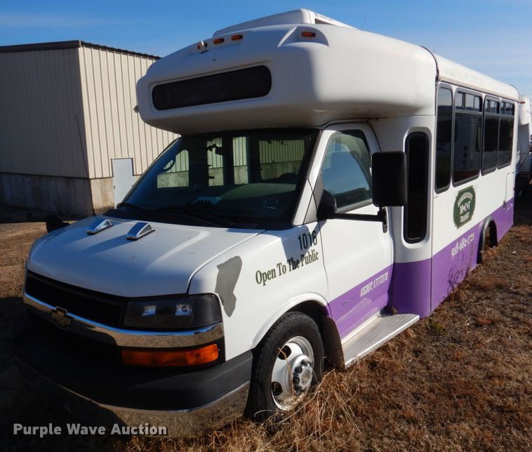 image for item HW9858 2010 Chevrolet Express  shuttle bus