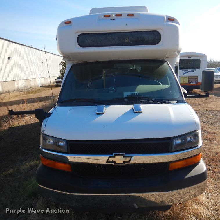 image for item HW9858 2010 Chevrolet Express  shuttle bus