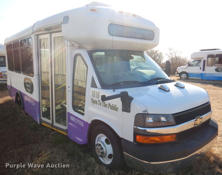 image for item HW9858 2010 Chevrolet Express  shuttle bus