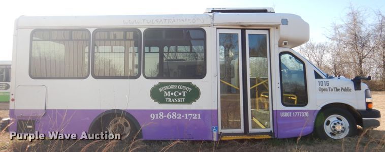 image for item HW9858 2010 Chevrolet Express  shuttle bus