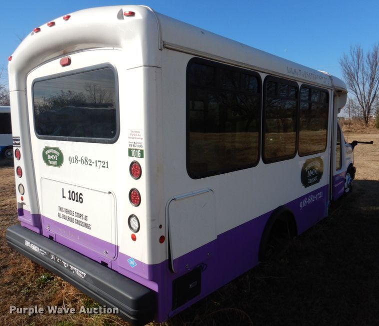 image for item HW9858 2010 Chevrolet Express  shuttle bus