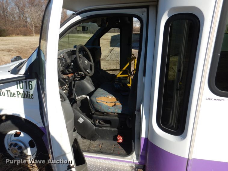 image for item HW9858 2010 Chevrolet Express  shuttle bus