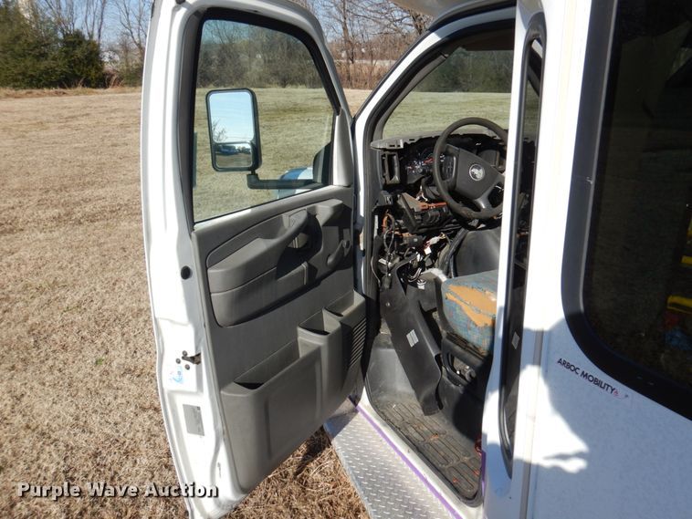 image for item HW9858 2010 Chevrolet Express  shuttle bus