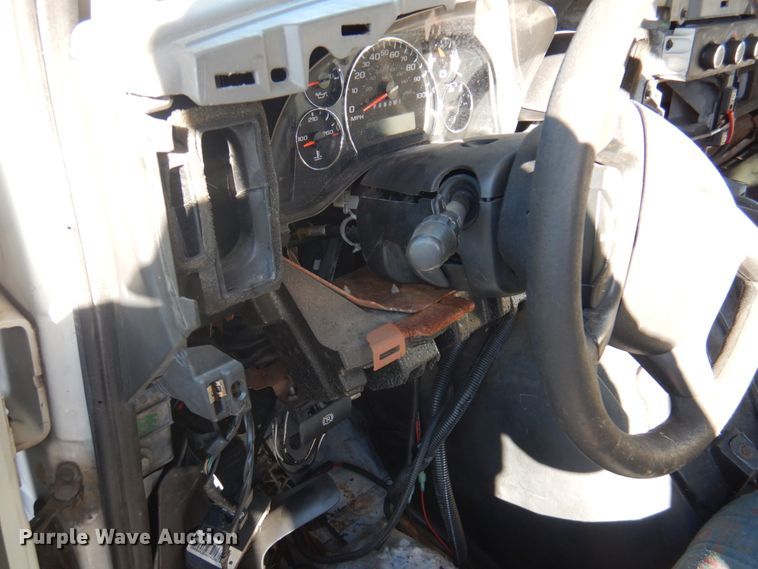 image for item HW9858 2010 Chevrolet Express  shuttle bus