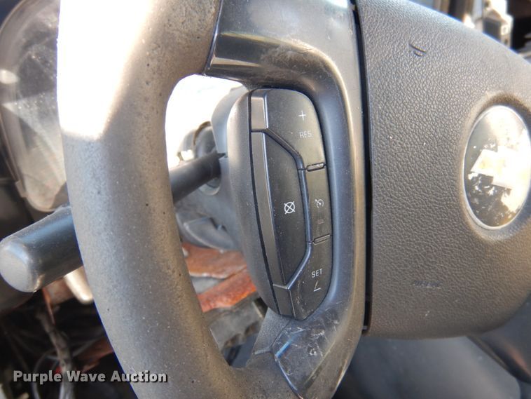 image for item HW9858 2010 Chevrolet Express  shuttle bus