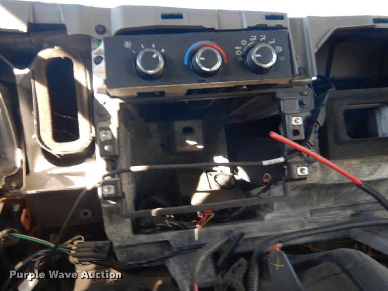 image for item HW9858 2010 Chevrolet Express  shuttle bus