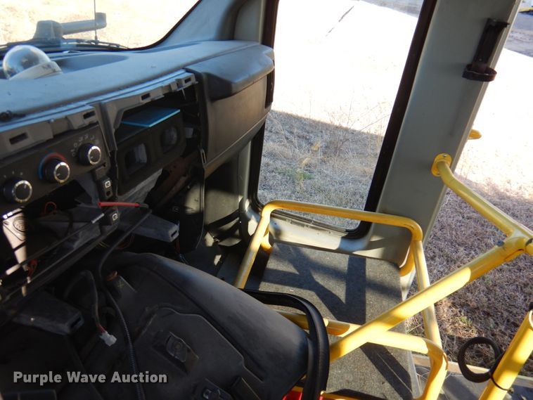 image for item HW9858 2010 Chevrolet Express  shuttle bus