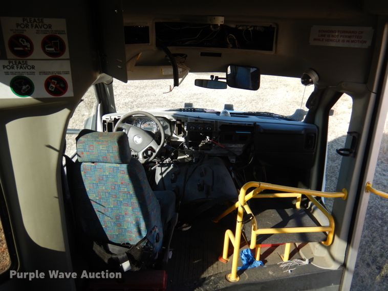 image for item HW9858 2010 Chevrolet Express  shuttle bus