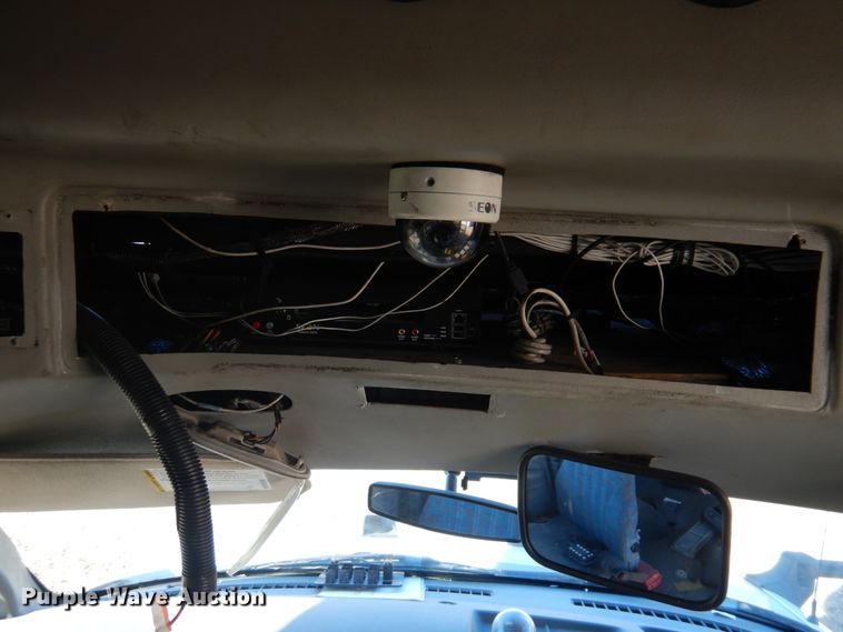 image for item HW9858 2010 Chevrolet Express  shuttle bus