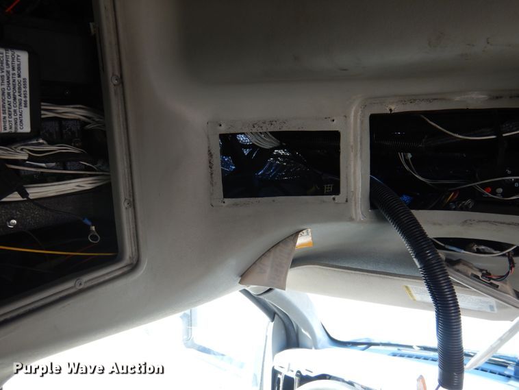 image for item HW9858 2010 Chevrolet Express  shuttle bus