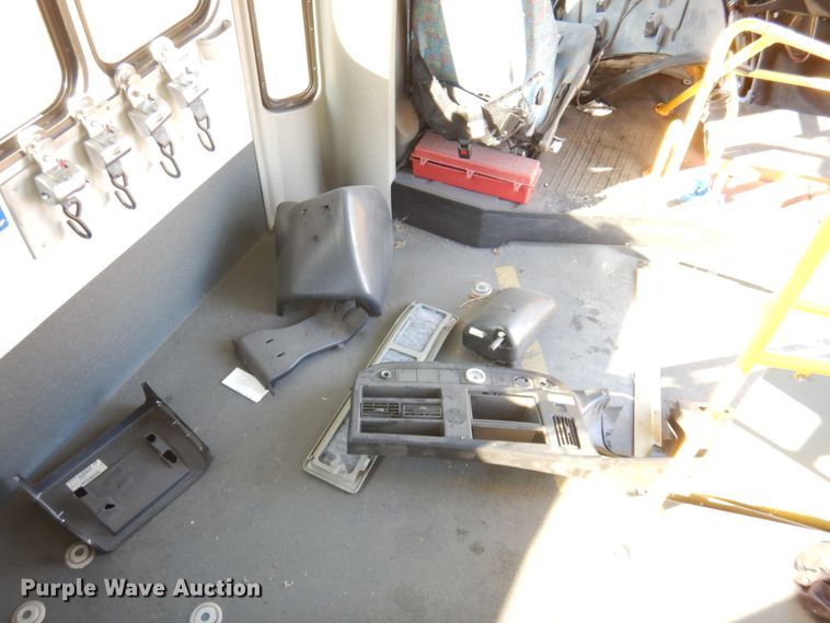 image for item HW9858 2010 Chevrolet Express  shuttle bus