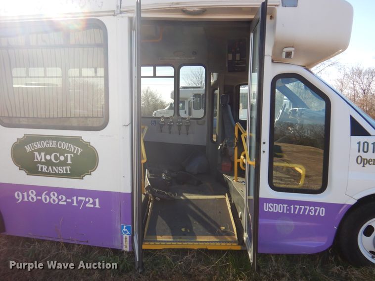 image for item HW9858 2010 Chevrolet Express  shuttle bus