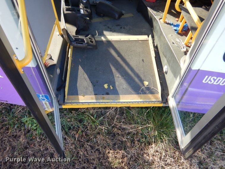 image for item HW9858 2010 Chevrolet Express  shuttle bus