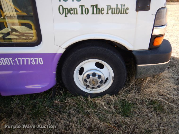 image for item HW9858 2010 Chevrolet Express  shuttle bus